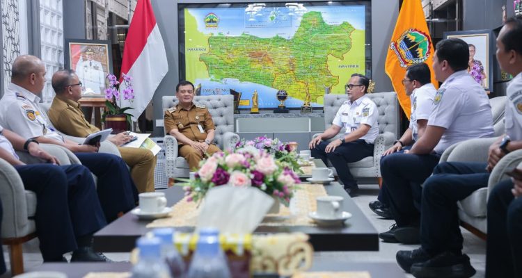 Batang dan Kendal memiliki posisi strategis karena berada di jalur Pantura dan memiliki kawasan industri yang terus berkembang. Jika konektivitas kereta api dapat diintegrasikan dengan dry port, pergerakan bahan baku dan produk industri berpeluang menjadi lebih efisien.
